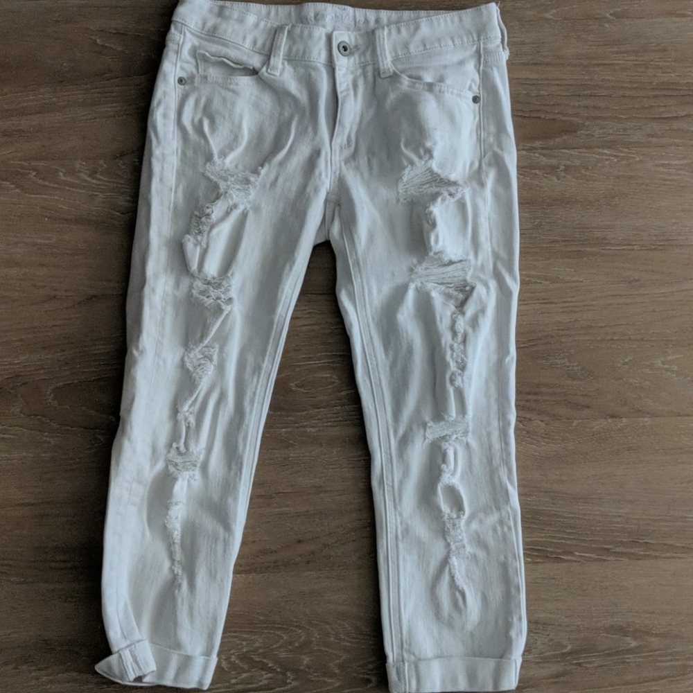White Destressed Capri Jeans